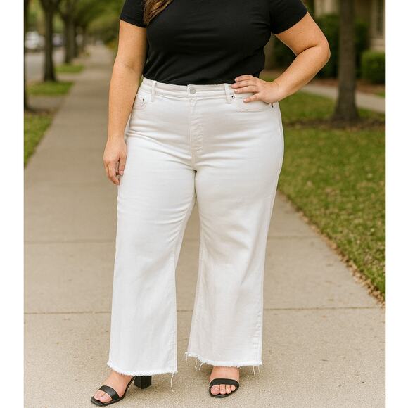 Old Navy White Sky Wide Leg Jeans Plus Size 20 Extra High Rise Raw Hem Stretch - Picture 1 of 8